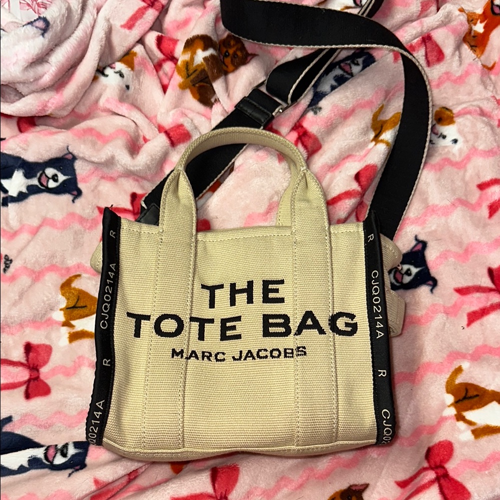 Marc Jacobs Beige Tote Bag With Black Strap